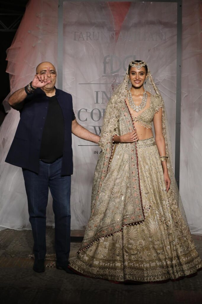 tarun tahiliani with model