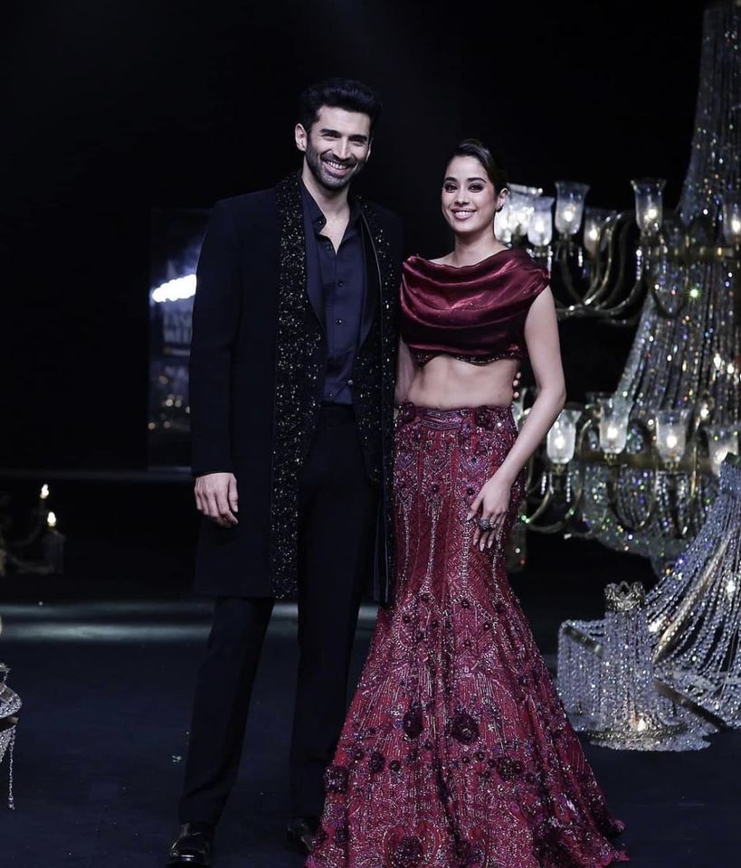 aditya roy kapoor and jahnvi kapoor at lakme fashion week